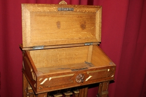 Kneeler en wood oak / Red Velvet., France 19th century