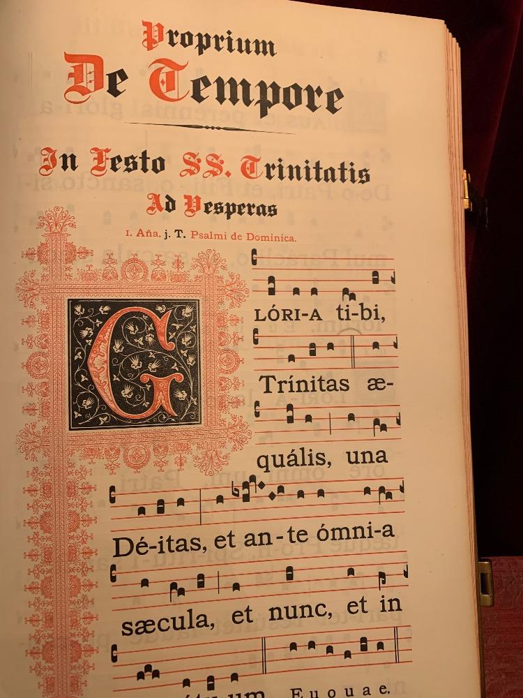 1  Large Antiphonarium Cisterciense In Perfect Condition Brass Locks And Applications