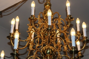 Large Chandelier With 18 Lights New Polished And Varnished en Brass , 19th century