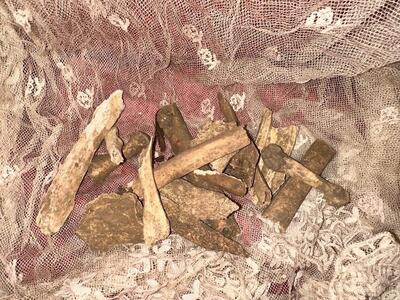 Large Reliquary  en Wood / Fabrics, Italy  18 th century