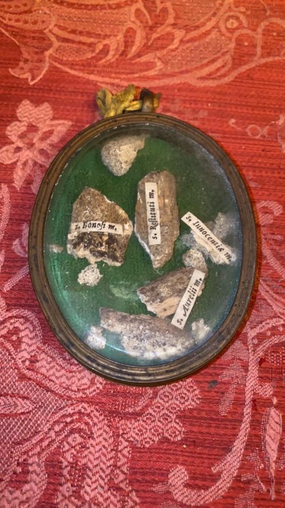 1  Large Reliquary First Class Ex Ossibus : St. Bonosi M. St. Aurelii M. St. Innocentii M. St. Restituti M.