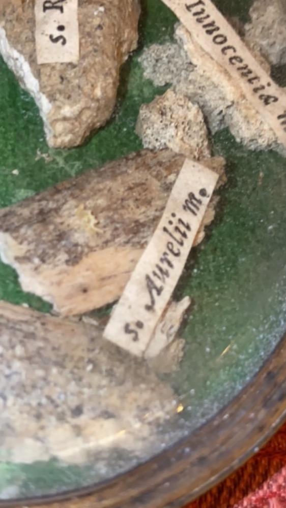 1  Large Reliquary First Class Ex Ossibus : St. Bonosi M. St. Aurelii M. St. Innocentii M. St. Restituti M.