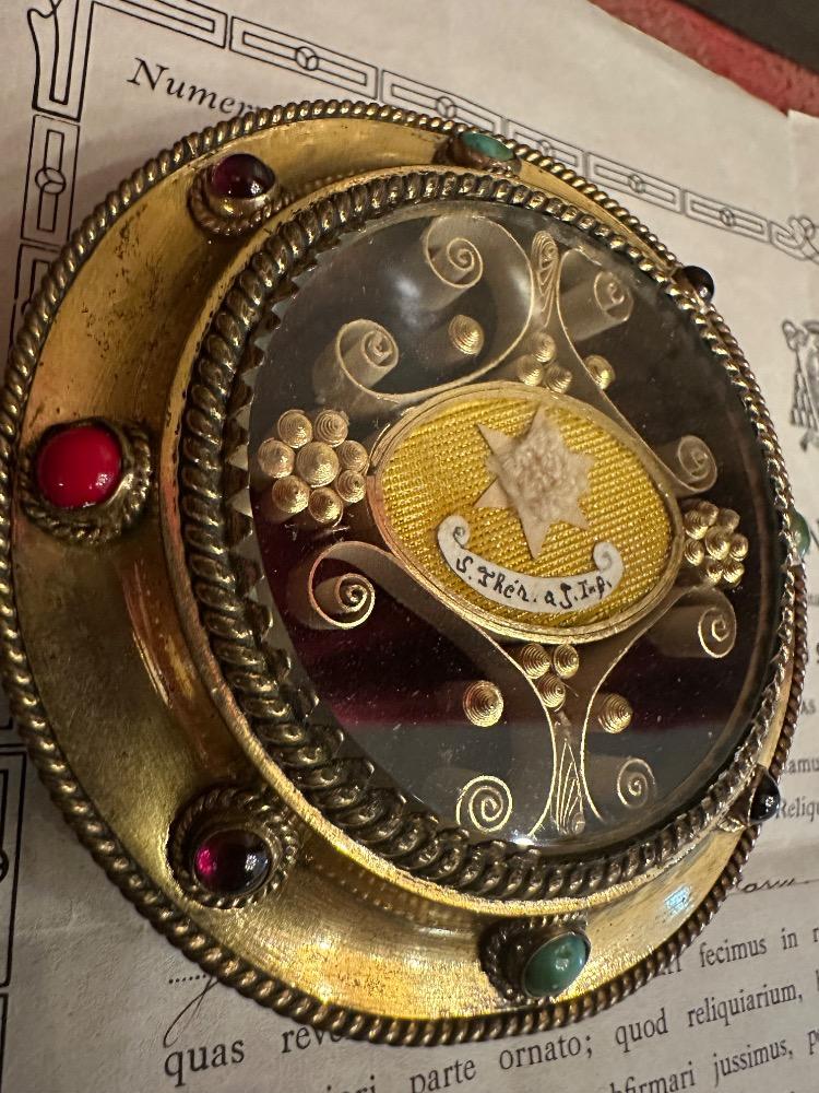 1  Large Reliquary - Relic Ex Veste Interiori St. Therese Of Lisieux With Original Document