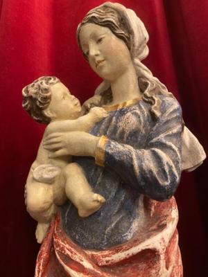 Madonna & Child en Carved Wood, Southern Germany 20th century