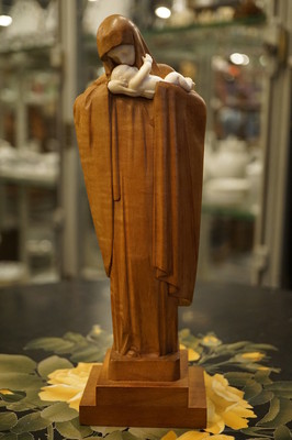 Madonna & Child  Made And Signed By The Famous Lucienne Heuvelmans  en Wood / Ivory, PARIS – FRANCE 20th century