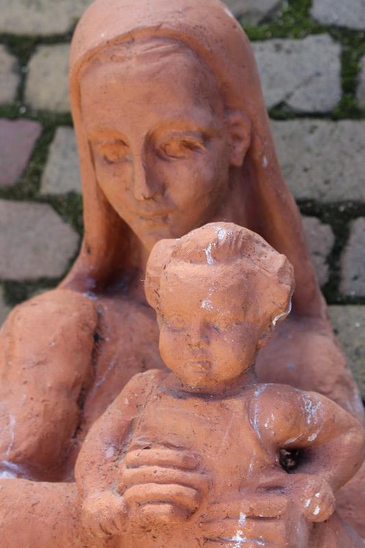 1  Madonna Signed By P. Rovers (1902 - 1995 ) Wall Statue. Weight 40 Kgs.