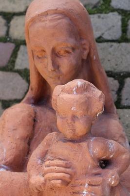 Madonna Signed By P. Rovers (1902 - 1995 ) Wall Statue. Weight 40 Kgs. en Terra-Cotta, The Netherlands 20th century (1950)