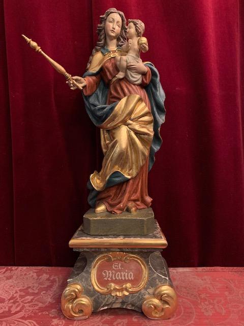 1  Madonna Total Height: 71 Cm.