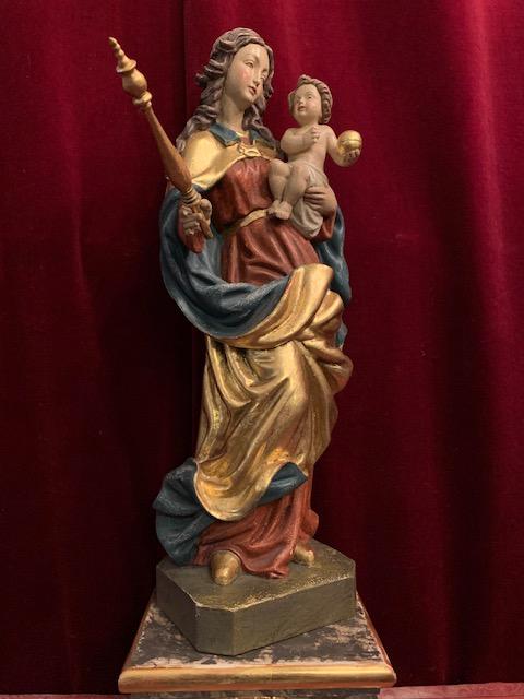 1  Madonna Total Height: 71 Cm.