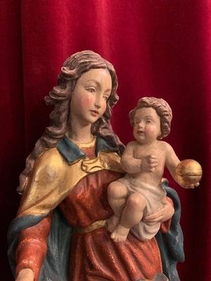 Madonna Total Height: 71 Cm.  en wood polychrome, Southern Germany 20th century