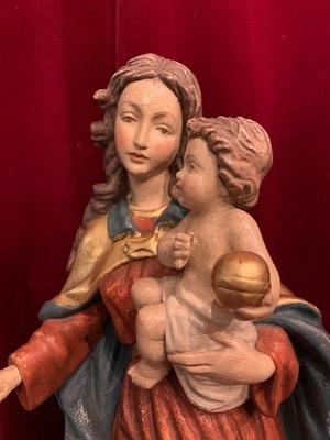 Madonna Total Height: 71 Cm.  en wood polychrome, Southern Germany 20th century