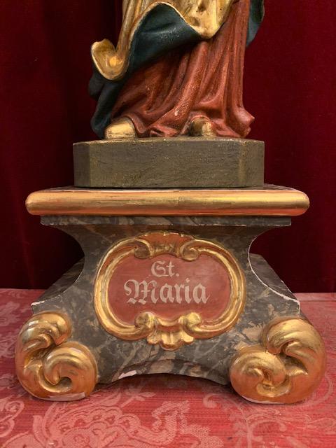 1  Madonna Total Height: 71 Cm.