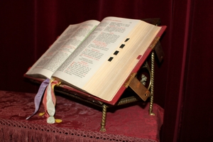 Missal Stand en Brass / Red velvet, Belgium 19th century