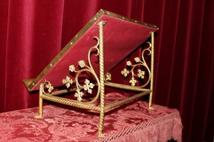 Missal Stand en Brass / Red velvet, Belgium 19th century
