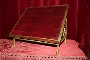 Missal Stand en Brass / Red velvet, Belgium 19th century