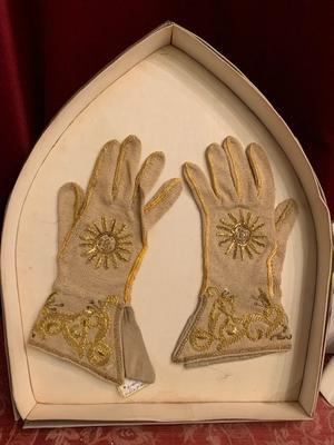 Mitra & Matching Gloves With Original Case en hand embroidered / Fabrics, Belgium 19th century