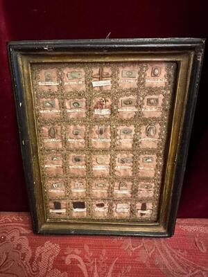 Multi Reliquary  en Wood / Fabrics / Glass, Italy  18 th century ( Anno 1765 )