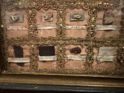 Multi Reliquary  en Wood / Fabrics / Glass, Italy  18 th century ( Anno 1765 )