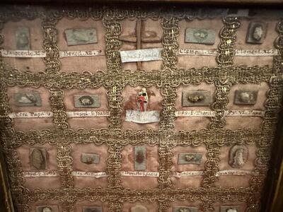 Multi Reliquary  en Wood / Fabrics / Glass, Italy  18 th century ( Anno 1765 )