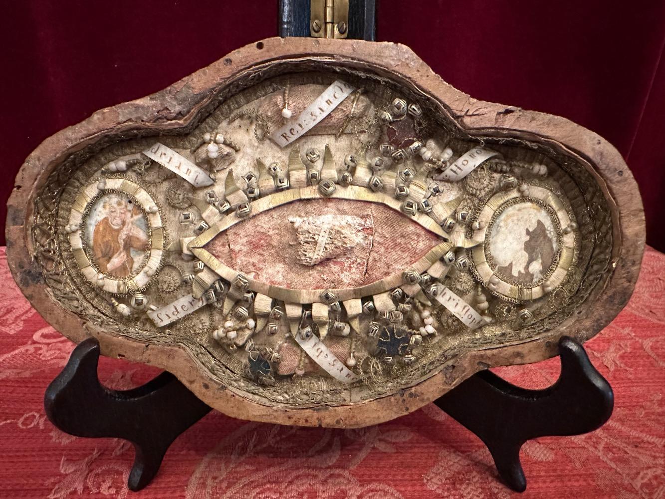 1  Multi Reliquary. Multiple First Class Relics Ex Ossibus Relics : S. Honoratius, S. Desiderius, S. Reparata, S. Christophorus, S. Adrianus.