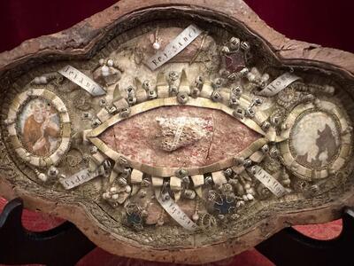 Multi Reliquary. Multiple First Class Relics Ex Ossibus Relics : S. Honoratius, S. Desiderius, S. Reparata, S. Christophorus, S. Adrianus. en Fully hand - made Monastery work. Wood / Glass / Embroidery / Papier Rolle, Italy 18 th century ( Anno 1725 )