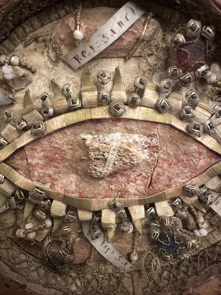 1  Multi Reliquary. Multiple First Class Relics Ex Ossibus Relics : S. Honoratius, S. Desiderius, S. Reparata, S. Christophorus, S. Adrianus.