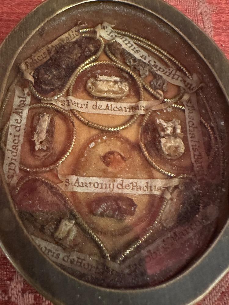 1  Multi Reliquary Relics : Paschalis Baylon, Petrus Of Alcantara. Joannes A Capistrano. Didacius. Salvatoris De Horta. Jacobus A Marche. Antonii De Padua