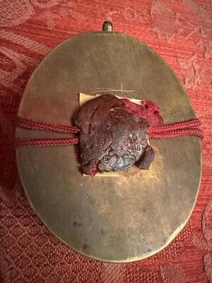 Multi Reliquary Relics : Paschalis Baylon, Petrus Of Alcantara. Joannes A Capistrano. Didacius. Salvatoris De Horta. Jacobus A Marche. Antonii De Padua en Brass / Glass , Italy