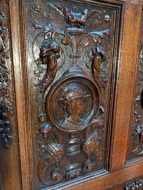 1  Neo-Classicistic  Castle-Throne