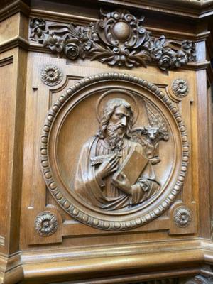 Exceptional Pulpit  style Neo Classicistic en Solid Oak wood Multiple hand - carved elements, Belgium 19 th century