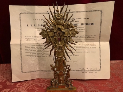 Reliquary Relic Of The True Cross With Original Document. New Approved 1945 style NEO-CLASSICISTIC en Brass / Bronze / Gilt, Italy 19th century ( anno 1865 )