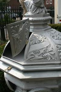 Baptismal Font style neo classisistic en ZINC, 19th century