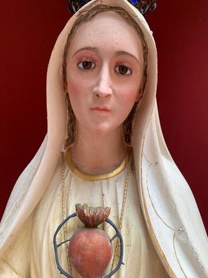 Our Lady Of Fatima Statue en wood polychrome / Glass Eyes / Filigrain Silver Crown with Stones , Portugal 20th century (Anno 1920)