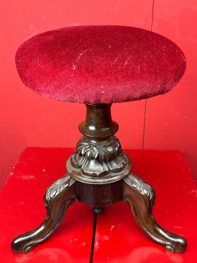 1  Piano Stool.