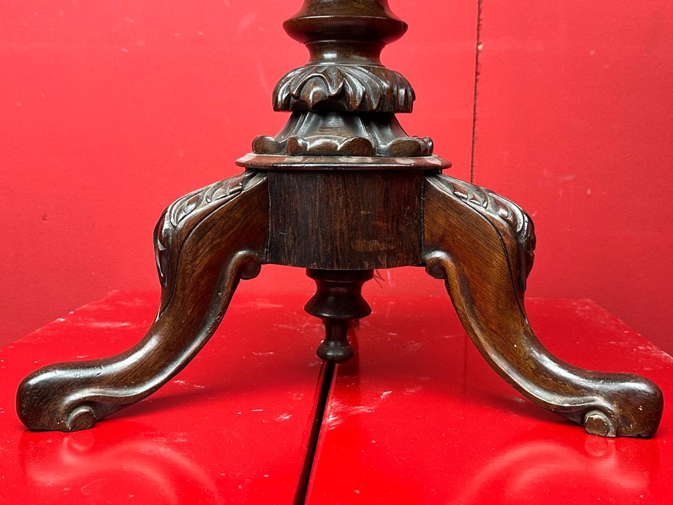 1  Piano Stool.