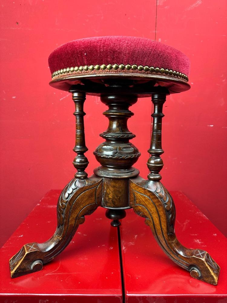 1  Piano Stool
