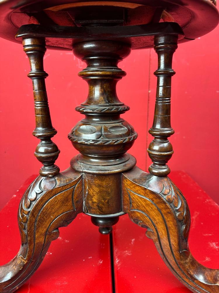 1  Piano Stool