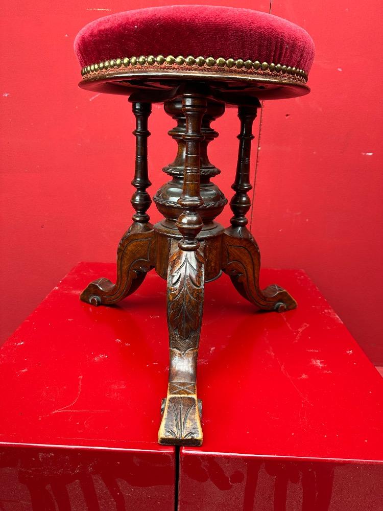 1  Piano Stool
