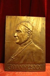 Plaque  Pope Joannes. Signed : Coz.  en Full - Bronze, Italy 20th century. 1970.