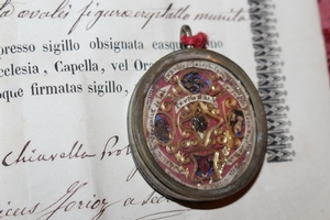 Relic Ex Velo Bmv, Ex Pallio Joseph, Ex Planeta S. Phil. Neri, Ex Sedario Joan Bapt De Mubeis, Ex Habite S. Veronica Juliana V. Ord. Cap. Genua Italy 18 th century