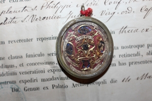 Relic Ex Velo Bmv, Ex Pallio Joseph, Ex Planeta S. Phil. Neri, Ex Sedario Joan Bapt De Mubeis, Ex Habite S. Veronica Juliana V. Ord. Cap. Genua Italy 18 th century