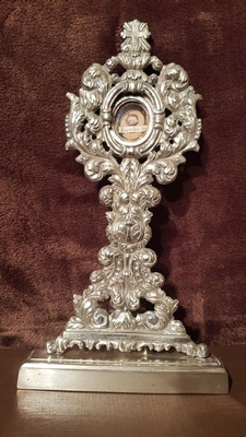 Relic Holder In Silver Alloy With Acanthus Leaves Motifs, With Relic Of St. Barnabas - Italy, 1800  en silver, Italy 18 th century