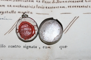 Relic St. Bonaventura Cardinalis Albanensis Ex Veste With Document Italy  19th century (1823)