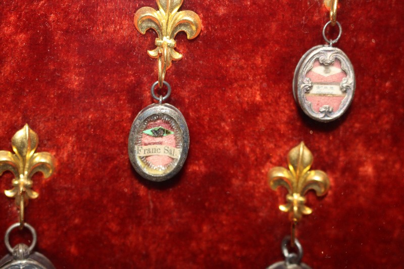 1  Reliquary 8 Silver Theca S 2 Wax Agnus Dei. True Cross - Columna Flagellis, Eugenie - Cecilia - Franc Of Sales - Theresia - Bernardus.