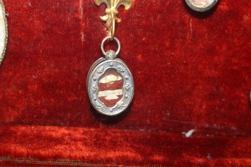 1  Reliquary 8 Silver Theca S 2 Wax Agnus Dei. True Cross - Columna Flagellis, Eugenie - Cecilia - Franc Of Sales - Theresia - Bernardus.
