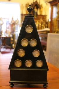 Reliquary en wood ebony, Belgium 19th century