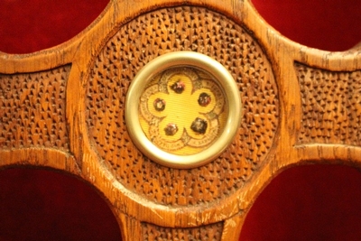 Reliquary - Cross Relic St. Theresia Of Lisieux And Relics St. Petrus, Barbara, Aloysius, Joseph, Ex Sepulcre B.M.V. en Cross Oak, France 20th century (Anno 1920)