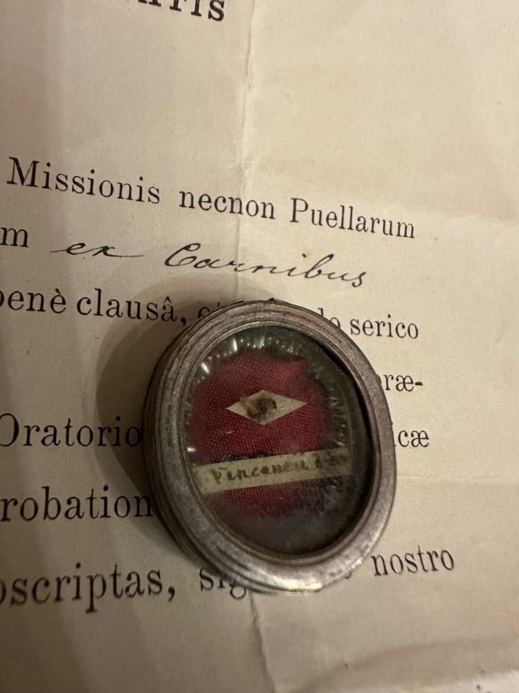 1  Reliquary - First Class Relic Ex Carne St. Vincentius A Paulo With Original Document