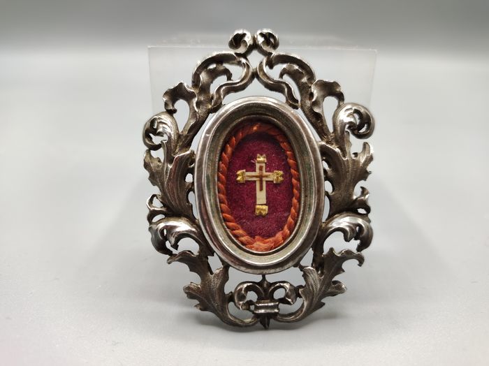 1  Reliquary - Relic Containing The Relic Of The True Cross (Ex Ligno Crucis) Complete With Seal And Threads