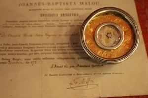 Reliquary / Relic. De Camisia B. Maria Virgine Belgium 19th century
